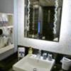 ホテル ZERO Ⅱ’(渋谷区/ラブホテル)の写真『413号室（洗面台。トイレ浴槽とは独立しています。）』by 格付屋