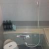 HOTEL TWIN(ツイン)(柏市/ラブホテル)の写真『201号室　バスルーム内のシャワーと洗い場（アメニティ類と備品類）』by YOSA69