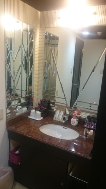HOTEL TWIN(ツイン)(柏市/ラブホテル)の写真『201号室　洗面台（三面鏡張り）』by YOSA69