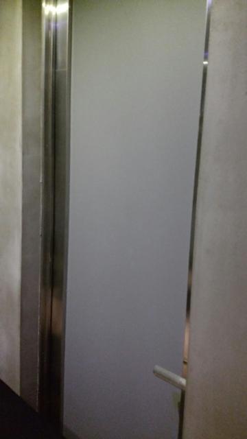 レンタルルーム ピンクフラミンゴ(新宿区/ラブホテル)の写真『4号室の右壁面のドア』by 上戸 信二
