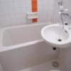 ホテル シルク(豊島区/ラブホテル)の写真『303号室　浴槽と洗面台』by マーケンワン