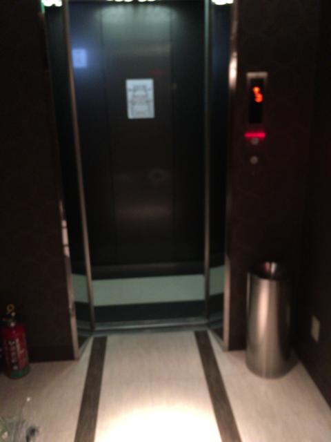HOTEL Kocona（ココナ）(豊島区/ラブホテル)の写真『館内エレベーター』by 逆水流