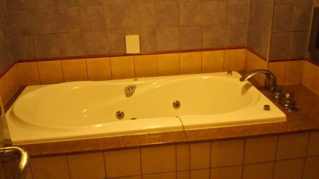 SENTIR(センティール)(さいたま市緑区/ラブホテル)の写真『402号室 の浴槽はジェットバスが無い』by 椿三四郎