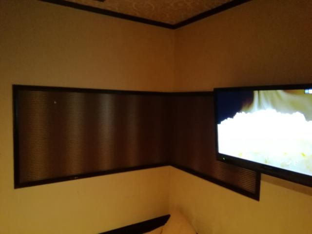 キング(豊島区/ラブホテル)の写真『903号室利用。ベットの上に壁掛けテレビがあります。』by キジ