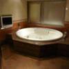 HOTEL LA LUNE(横浜市中区/ラブホテル)の写真『612号室（浴室入口から奥）』by 格付屋