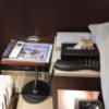 ホテルモアナ(新宿区/ラブホテル)の写真『508号室　ベッドサイドのテーブル』by INA69