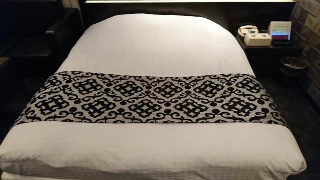 アラウダリゾート国立(国立市/ラブホテル)の写真『410号室、ベッド』by おむすび