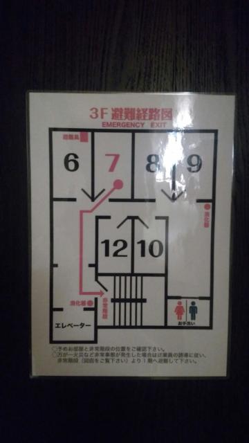 レンタルルーム アンダ(千代田区/ラブホテル)の写真『7号室　避難経路』by 上戸 信二