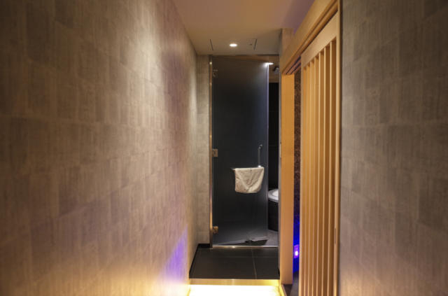 HOTEL SENSE(センス)(新宿区/ラブホテル)の写真『506号室　玄関からの廊下一望』by INA69