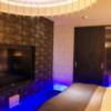 HOTEL SENSE(センス)(新宿区/ラブホテル)の写真『506号室　全景　壁に埋め込まれたテレビは巨大』by INA69