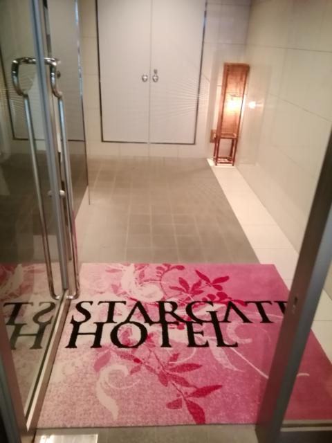 STARGATE HOTEL(スターゲート)(横浜市中区/ラブホテル)の写真『401号室、3H休憩6900円。入口です。(^_^;)』by キジ
