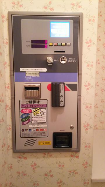 HOTEL LX 諏訪（レックス)(諏訪市/ラブホテル)の写真『自動精算機。精算ボタンを押す前にメンバーカードを入れると読み込みます。』by 折口 直公