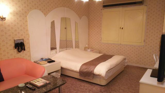 HOTEL LX 諏訪（レックス)(諏訪市/ラブホテル)の写真『216号室。写真の左右方向にも大きな鏡があります。』by 折口 直公