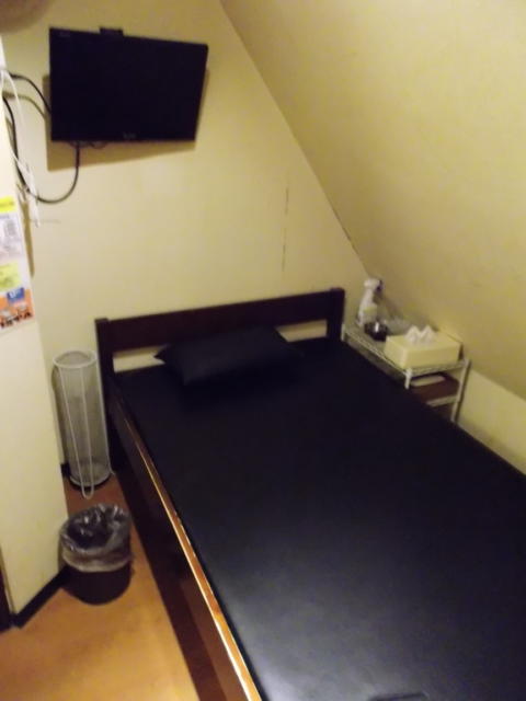 レンタルルーム ビスタ(新宿区/ラブホテル)の写真『6号室ベッド』by 情報屋Ｘ