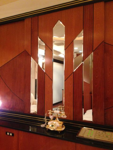 ラモード新宿(新宿区/ラブホテル)の写真『511号室 ベッド側 壁の鏡』by サトナカ