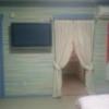 柏ハイランド(柏市/ラブホテル)の写真『405号室　ソファー位置からの部屋風景（左が部屋扉、テレビ、洗面所入口、ミッキーマウスの絵、ハンガー掛け）』by YOSA69