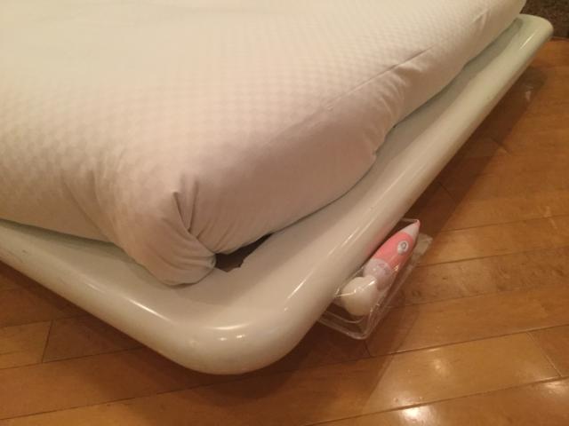 HOTEL CEAN新宿（セアン）(新宿区/ラブホテル)の写真『705号室、ベッドに備え付けの電マ』by ACB48