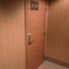 hotel GOLF3 厚木(厚木市/ラブホテル)の写真『B301号室利用。部屋の入口の写真です。』by キジ