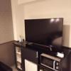 HOTEL Chelsea（チェルシー）(新宿区/ラブホテル)の写真『403号室　テレビと台』by 巨乳輪ファン