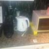 HOTEL GRASIA 1 PREMIUM RESORT(川口市/ラブホテル)の写真『201号室　収納家具上の備品類（右から電子レンジ、ラップと鍋つかみ、電気ポット、コーヒーメーカー、コーヒーサービスセット）』by YOSA69