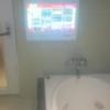 HOTEL GRASIA 1 PREMIUM RESORT(川口市/ラブホテル)の写真『201号室　バスタブ上部のTV（24インチTVでVODの映画も観れます。）左がバスルーム入口扉』by YOSA69