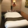 ホテル プランタン(台東区/ラブホテル)の写真『(203号室)ベッド。部屋の明かりがほぼ一つのON・OFFだけでした。』by こーめー