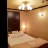 ホテル アテネ(柏市/ラブホテル)の写真『311号室　ベッド明かり全開』by ところてんえもん
