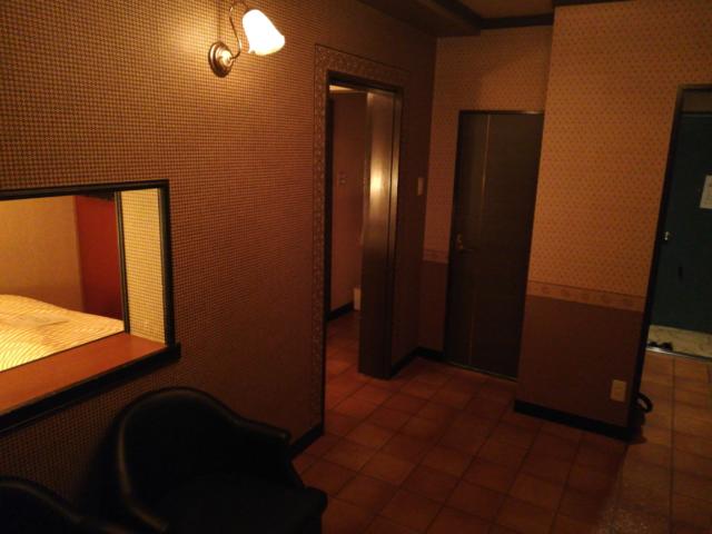 ホテル アテネ(柏市/ラブホテル)の写真『311号室　奥から部屋内』by ところてんえもん