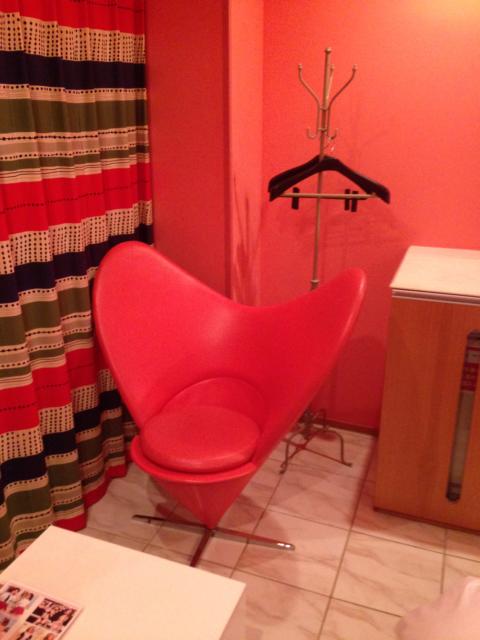 カラフルＰ＆Ａ新宿(新宿区/ラブホテル)の写真『504号室 特徴的な椅子』by サトナカ