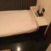 レンタルルーム ダーツ24(品川区/ラブホテル)の写真『(208号室)ベッド。シャワールームからとりましたが、全体像が取れないくらいのサイズ感です。』by こーめー
