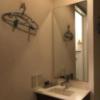 レンタルルーム ダーツ24(品川区/ラブホテル)の写真『(208号室)洗面台。ベッド横に独立してあります。歯ブラシやボディー用のスポンジが置いてありました。』by こーめー