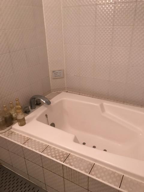 ラピア(新宿区/ラブホテル)の写真『205号室の浴室②』by 少佐
