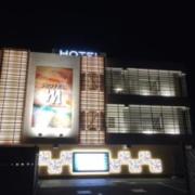 ホテル M by 南の風風力3(沼津市/ラブホテル)の写真『ホテルM夜の概観』by 一刀流