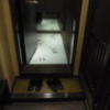 HOTEL LA SEINE（ラセーヌ）(市川市/ラブホテル)の写真『208号室 入り口からの通路（ガラスの下は枯山水＋金魚風）』by ホテルレポったー