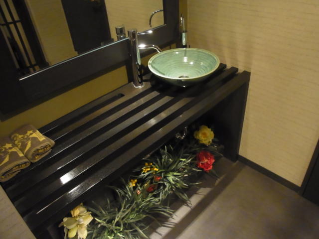 HOTEL LA SEINE（ラセーヌ）(市川市/ラブホテル)の写真『208号室 トイレ前洗面』by ホテルレポったー