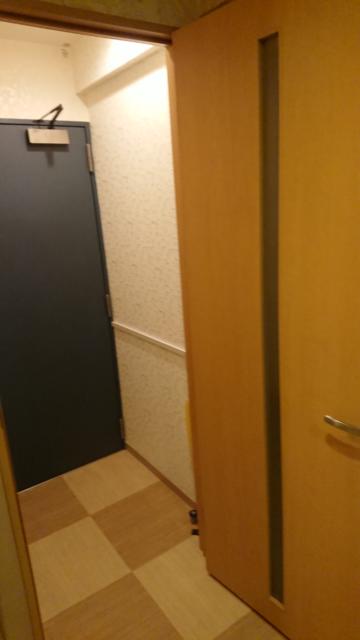 ホテルマーブル(品川区/ラブホテル)の写真『405号室玄関』by ビデ三郎