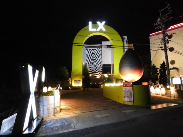 HOTEL LX 諏訪（レックス)(諏訪市/ラブホテル)の写真『夜の外観』by reimyu: