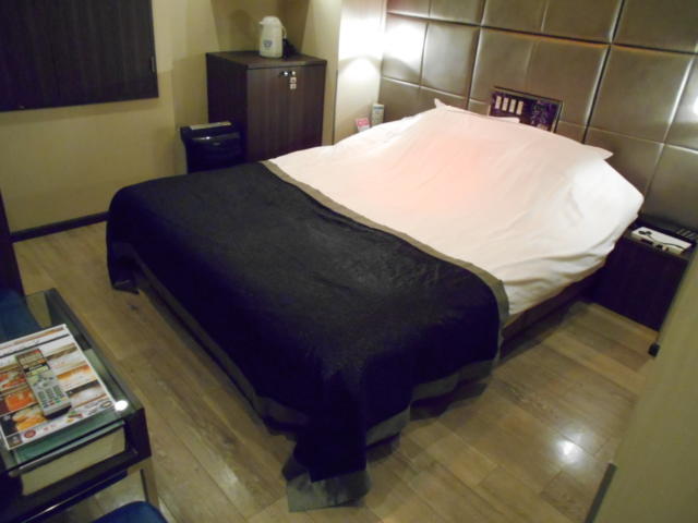 ホテル Reve(町田市/ラブホテル)の写真『406号室、ベッド』by もんが～
