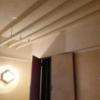 ホテル シルク(豊島区/ラブホテル)の写真『302号室、ベッドの上も配管(&gt;_&lt;)』by ビデ三郎