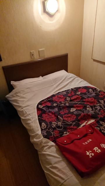 ホテル シルク(豊島区/ラブホテル)の写真『302号室、ベッド』by ビデ三郎
