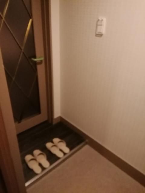 hotel GOLF3 厚木(厚木市/ラブホテル)の写真『A-303号室利用。こじんまりとした玄関。』by キジ