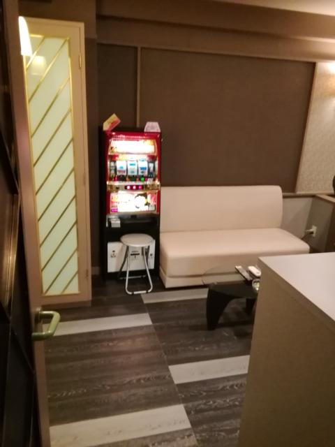 hotel GOLF3 厚木(厚木市/ラブホテル)の写真『A-303号室利用。振り替えると衣装入れがガラス張り。』by キジ