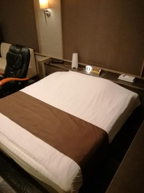 hotel GOLF3 厚木(厚木市/ラブホテル)の写真『A-303号室利用。ﾍﾞｯﾄは、いたってシンプル。』by キジ