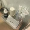 レンタルルーム sorairo（ソライロ）(大田区/ラブホテル)の写真『(5号室)棚上のアメニティ。歯ブラシ、イソジン、紙コップ、くし、ボディースポンジです。』by こーめー
