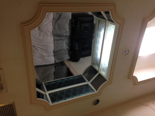 遊楽膳(新宿区/ラブホテル)の写真『202号室 天井の鏡』by サトナカ