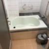 HOTEL アムール(台東区/ラブホテル)の写真『201号室 浴室 洗い場は少し狭いけどバスタブはエロいくらいにくびれてる。(笑)』by みこすりはん