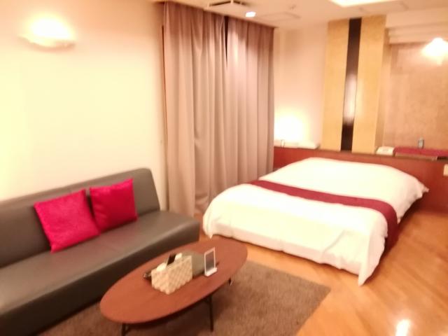 湘南ベイホテル(茅ヶ崎市/ラブホテル)の写真『307号室利用。部屋の全体写真としては、こんな感じ。』by キジ
