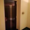 湘南ベイホテル(茅ヶ崎市/ラブホテル)の写真『307号室利用。部屋の扉です。古い鍵で開けて入ります。』by キジ