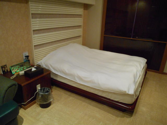 HOTEL Duex Resort(デューリゾート)(入間市/ラブホテル)の写真『203号室、ベッド』by もんが～