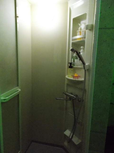 レンタルルーム　PRIME10room（プライムテンルーム）(新宿区/ラブホテル)の写真『8号室シャワールーム』by 情報屋Ｘ